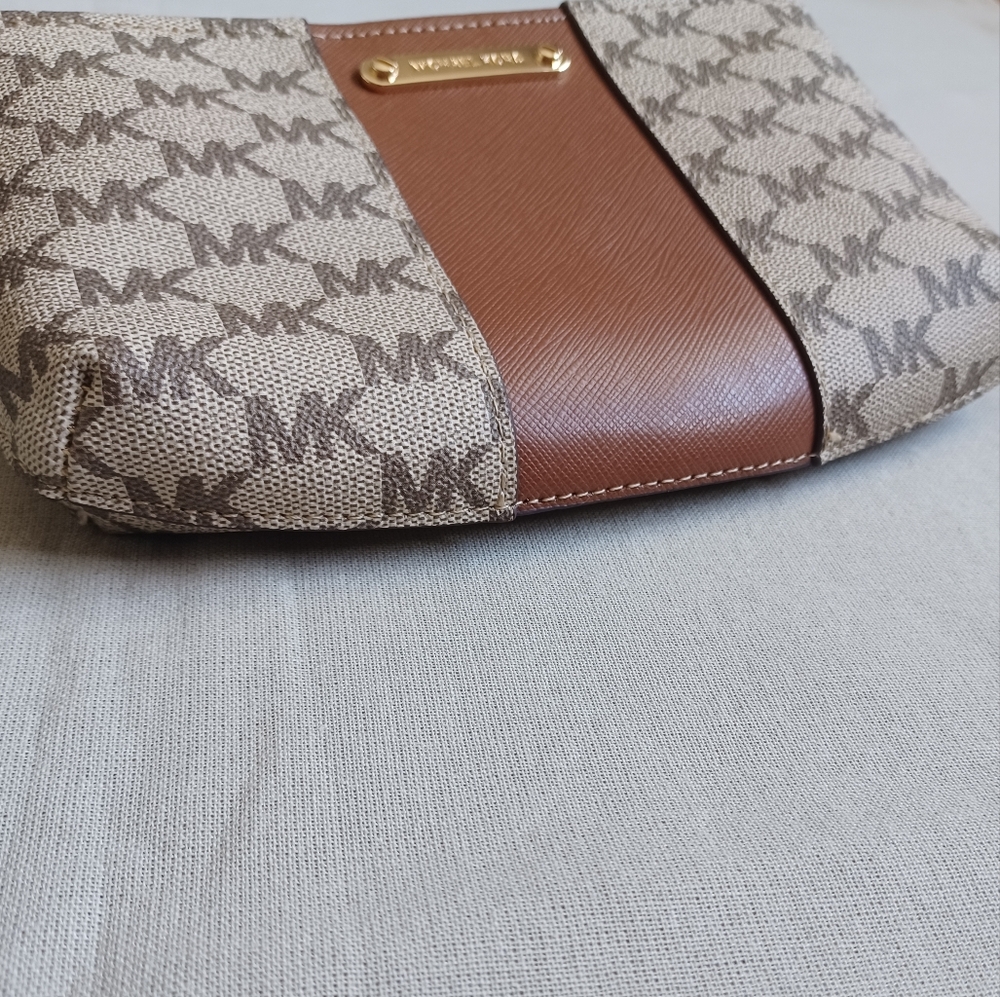 Michael Kors Belt Bag - Picture 3 of 10